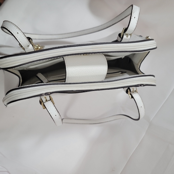 Liz Claiborne White Shoulder Bags Purse. - Picture 9 of 12